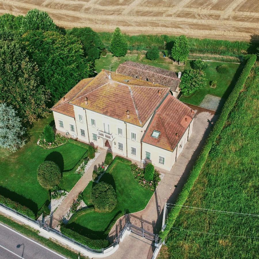 B&B Residence Il Ciliegio , Via Villa Superiore 93 Luzzara Suzzara Exterior foto